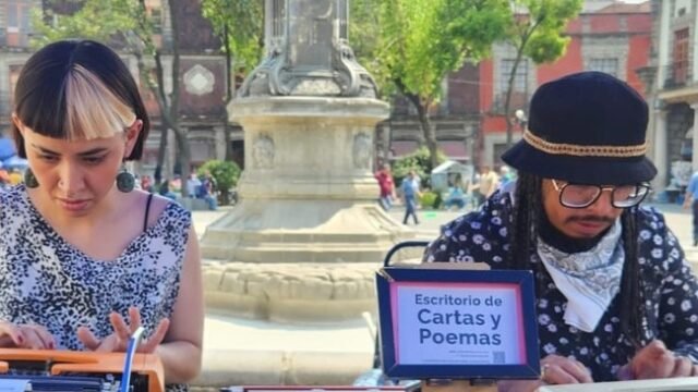 Escribanos en la Plaza de Santo Domingo: Un Legado Literario en Resistencia