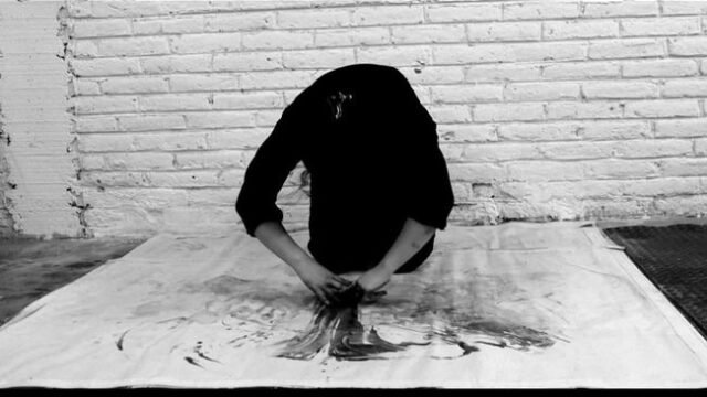 Performance Artístico: El Cuerpo como Lenguaje en La Esmeralda