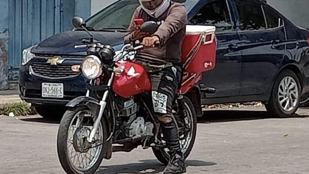 Alertan por engaños contra repartidores de moto mandaditos en Arriaga