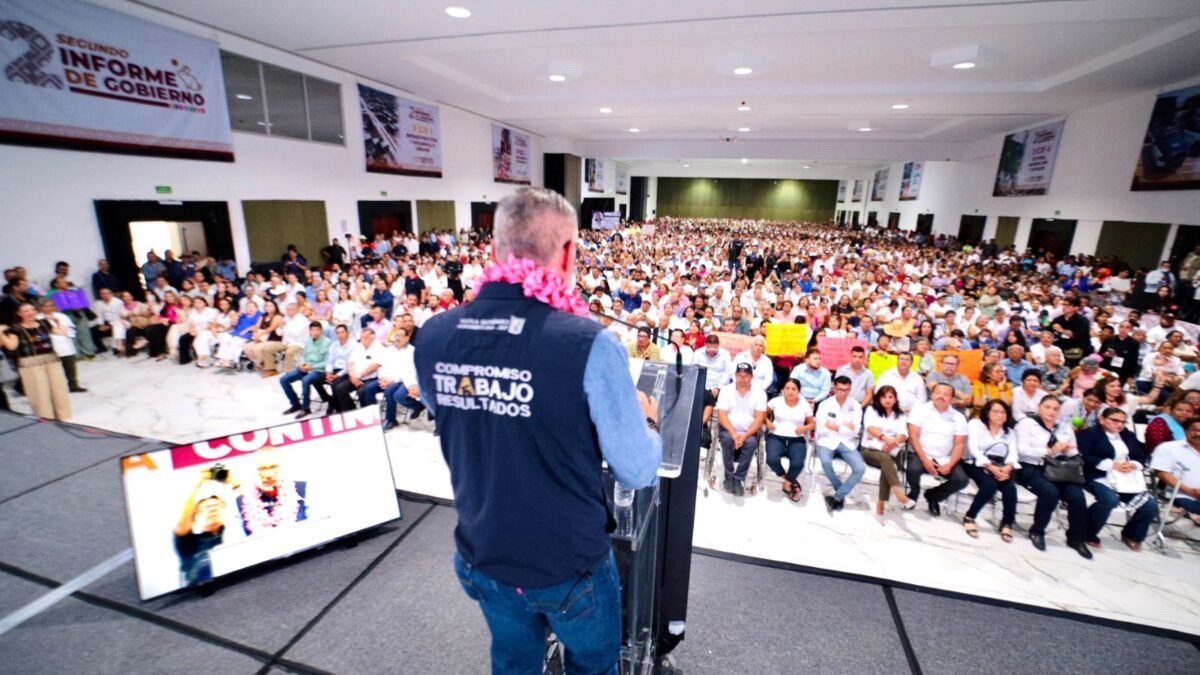 Ángel Torres rinde segundo informe de gobierno ante más de tres mil tuxtlecos