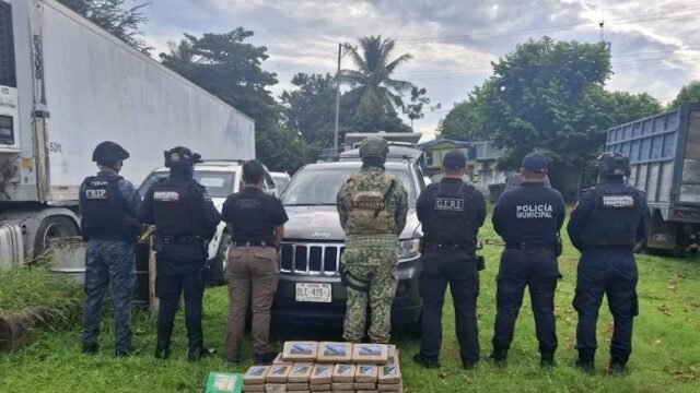 Aseguran más de 100 paquetes de presunta cocaína y detienen a dos en Tapachula