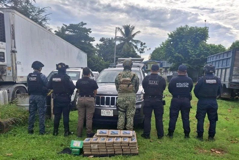 Aseguran más de 100 paquetes de presunta cocaína y detienen a dos en Tapachula