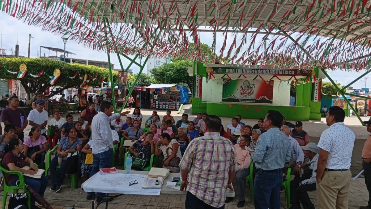 Avanzan en Huixtla la escrituración de viviendas para 100 familias de Ampliación Progreso