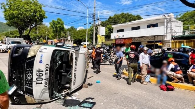 Choque de colectivos por disputa de pasaje deja 15 lesionados en Tuxtla Gutiérrez