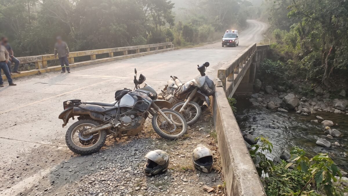 Choque entre motocicletas deja tres personas lesionadas en Suchiate