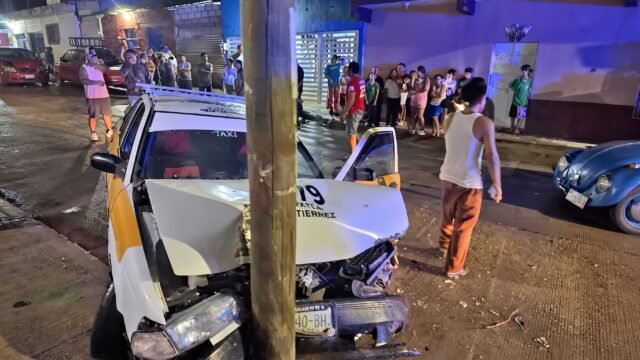 Choque entre taxi y auto particular deja menor grave en Patria Nueva en Tuxtla