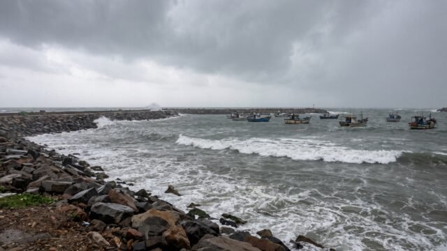 Cierran puertos en Guerrero y Oaxaca para embarcaciones menores por tormenta Rachel