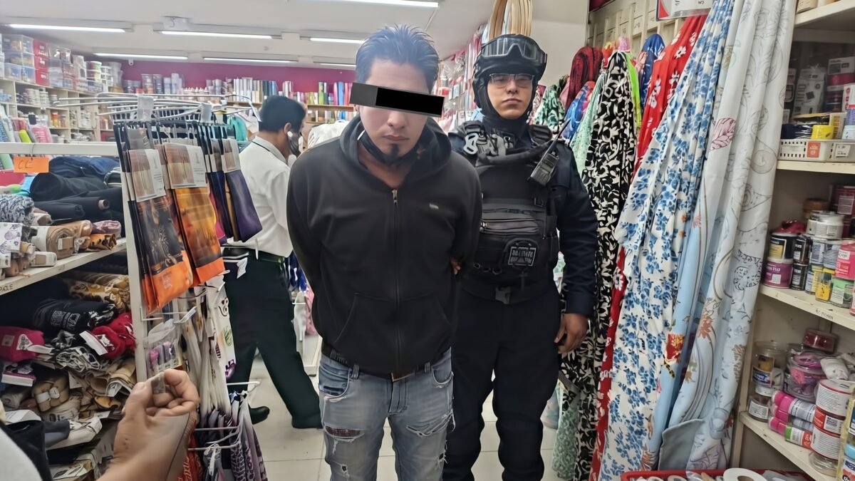 Detienen a presunto ladrón en mercería del centro de San Cristóbal de Las Casas
