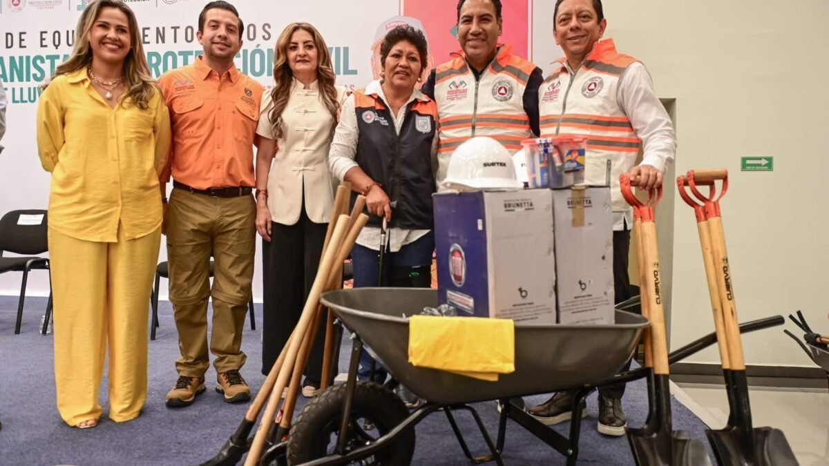 Eduardo Ramírez entrega equipamiento de protección civil ante lluvias en Tuxtla