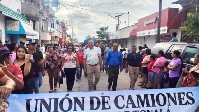 Unión de Camiones de Volteo realiza desfile y ofrenda a Tata Chico en Tonalá
