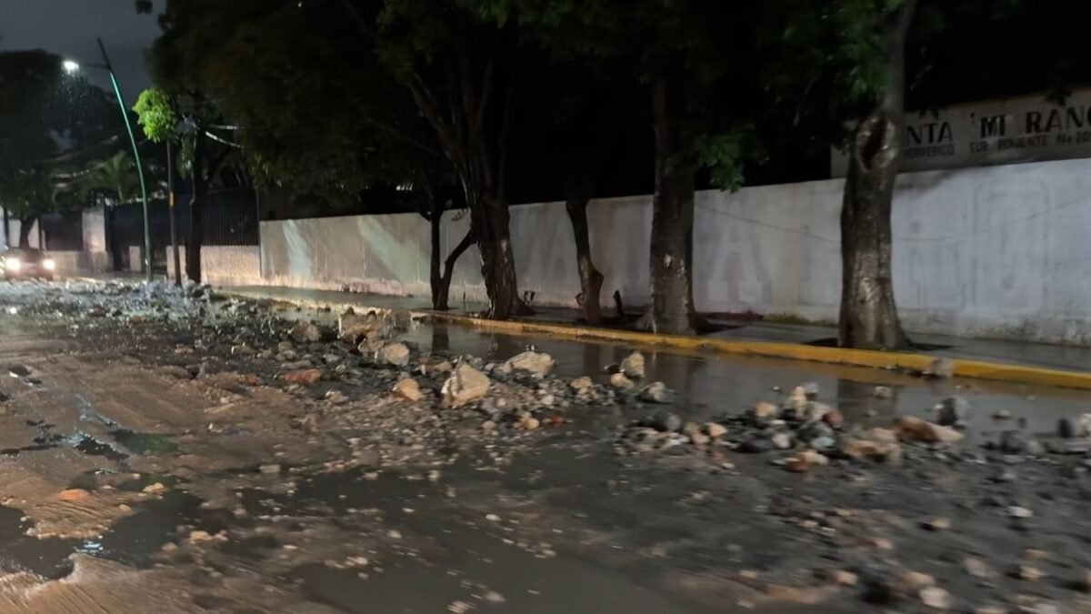 Abandonados bajo el agua: 9 de cada 10 vecinos del arroyo 24 de Junio dicen que nadie los ayuda en Tuxtla