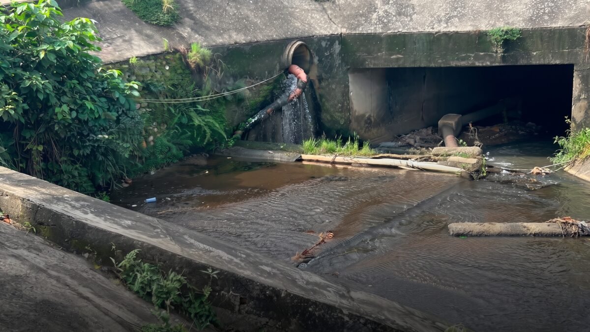 Aguas negras ahogan al río Chalaca: vecinos acusan años de abandono en Villa Comaltitlán