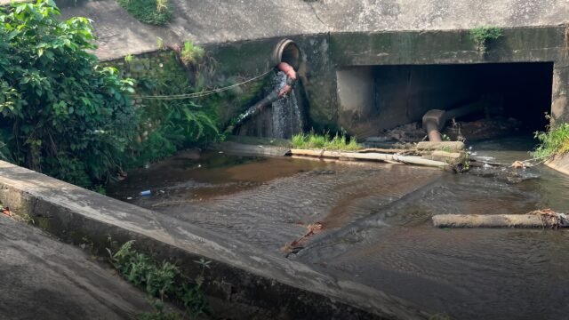 Aguas negras ahogan al río Chalaca: vecinos acusan años de abandono en Villa Comaltitlán