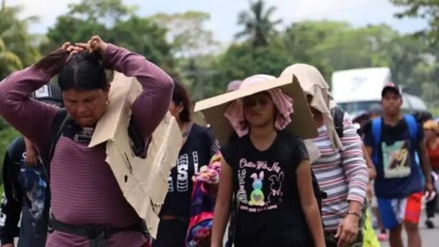 Al menos 5 mil migrantes permanecen varados sin recursos entre frontera y Arriaga