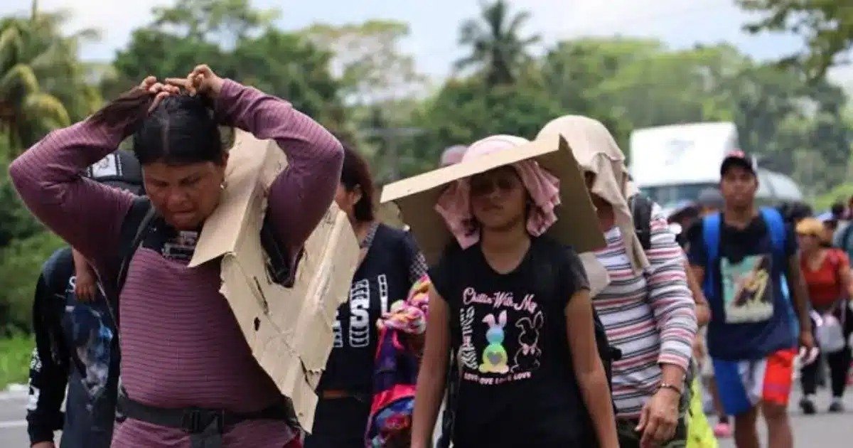 Al menos 5 mil migrantes permanecen varados sin recursos entre frontera y Arriaga
