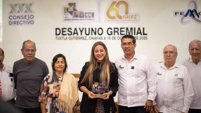 Alejandra Gómez presenta proyectos de Caminos ante Colegio de Ingenieros Civiles en Tuxtla
