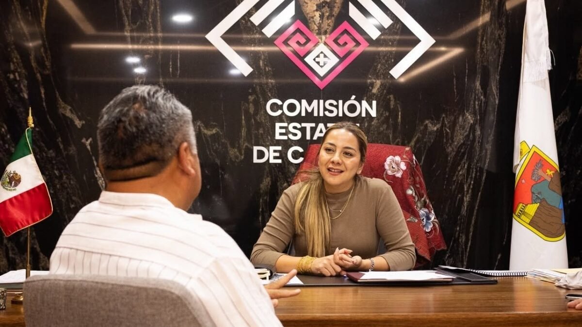 Alejandra Gómez recibe al alcalde de La Libertad: van por caminos para escuelas y clínicas