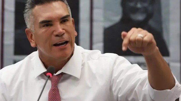 Alejandro Moreno exige investigar a hijos de AMLO por presuntos negocios en obras