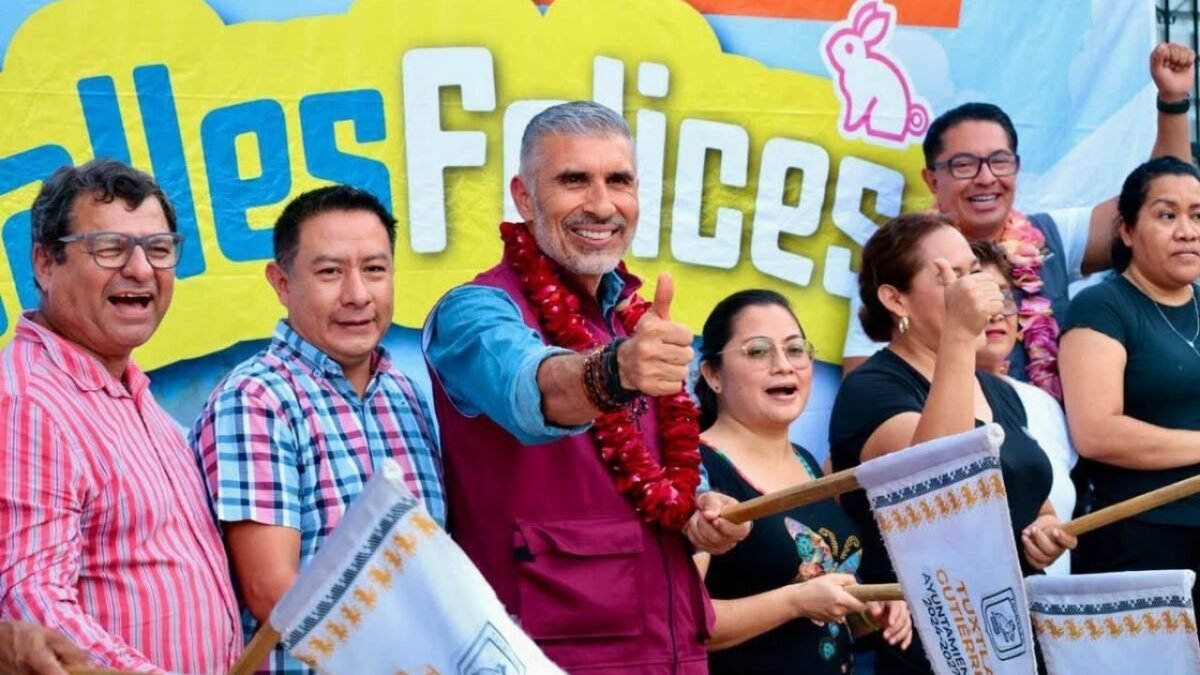 Angel Torres da banderazo a obra de calle Ágata en Jardines del Pedregal