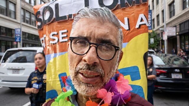 Arremete Ángel Torres contra la guerra de lonas en Tuxtla: “Eso es engañar y ofender al pueblo”
