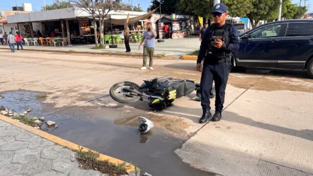 Arrollan a motociclista en Unidad Nueva y buscan a su familia