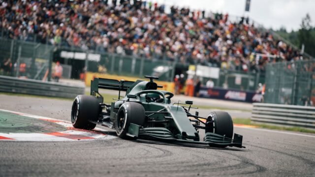 Aston Martin es rápido en curvas pero pierde hasta dos segundos por el motor Honda