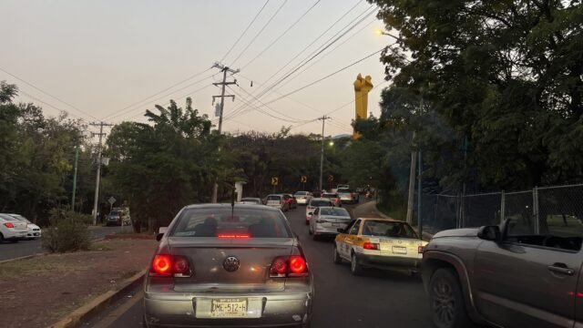 Atorados en la fila: tráfico intenso frena el Libramiento Sur hacia Terán en Tuxtla