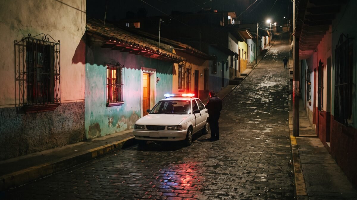 Automóvil sin frenos ingresa a vivienda y deja dos heridos en San Cristóbal