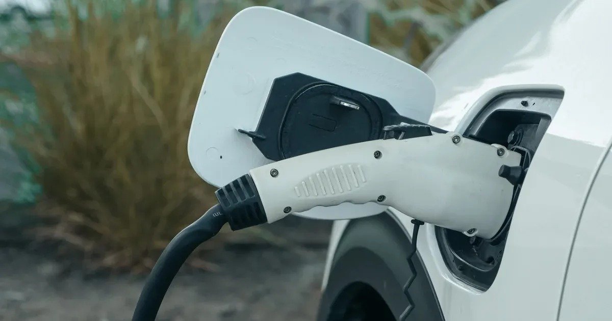 Autos eléctricos elevan la demanda de luz en hogares de Chiapas