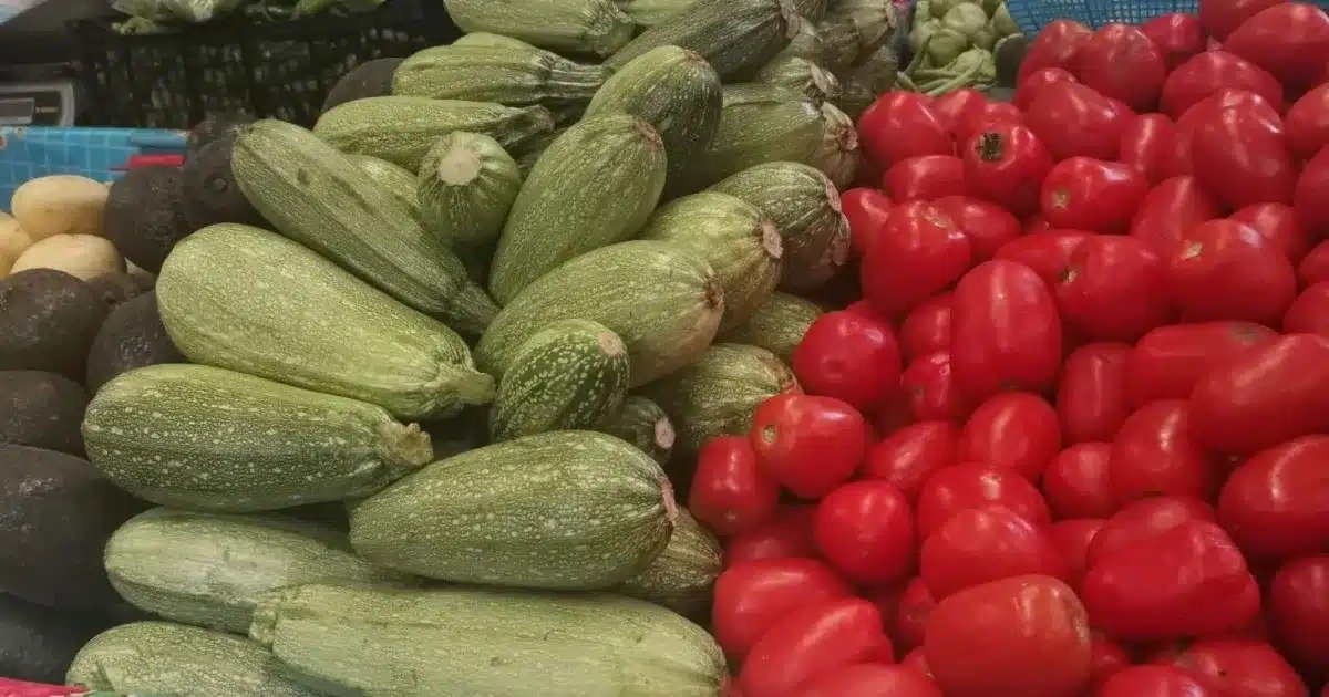 Bajan precios de la canasta básica en Tuxtla, pero ventas siguen a la baja