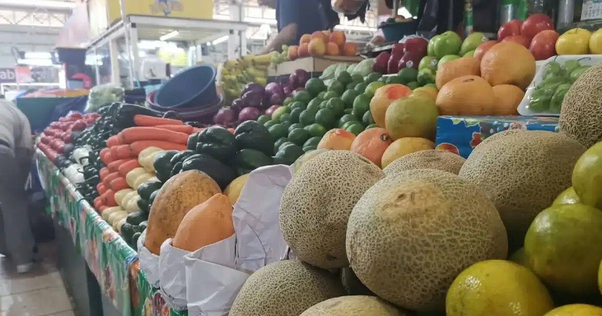 Bajan precios de limón y tomate en mercado Juan Sabines de Tuxtla Gutiérrez