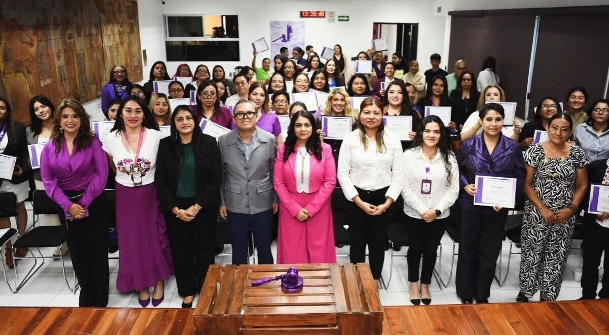 Blindan a mujeres en la red: UNACH y TEECH clausuran diplomado contra la violencia política en Chiapas
