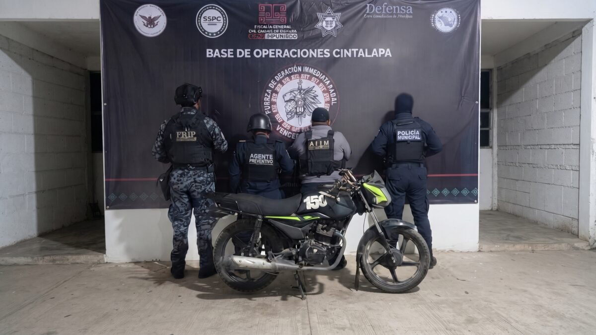Botada en el monte y con reporte de robo: hallan moto Italika en El Otro Mundo, Cintalapa