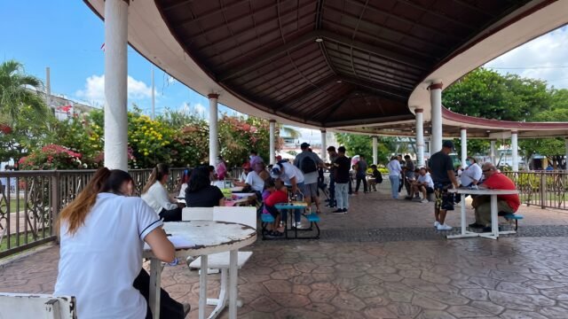 Brindan atención médica gratuita a migrantes en el Parque Bicentenario de Tapachula