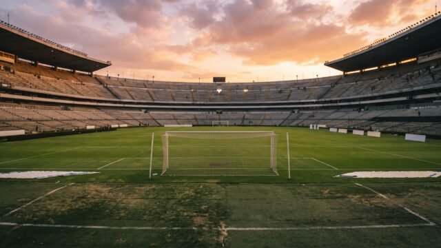 Bronca e invasión de cancha obligan a terminar antes el Clásico de la Talacha en el Coruco Díaz