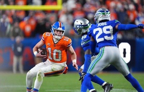 Broncos de Denver vencen 17-14 a Halcones Marinos en tiempo extra con gol de Lutz
