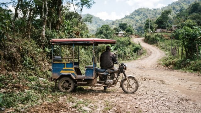 Buscan a transportista desaparecido tras hallar su mototaxi dañado en Ocozocoautla