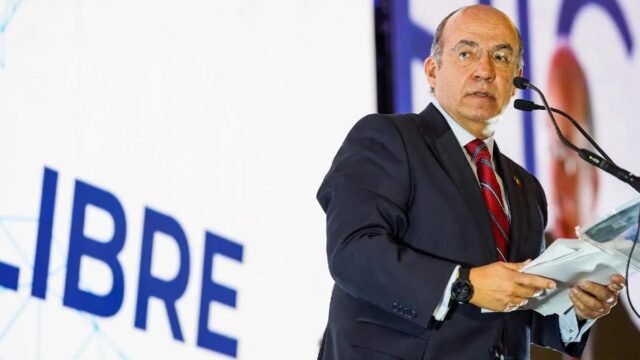 Calderón advierte en Ciudad de México que Morena lleva a una nueva dictadura perfecta