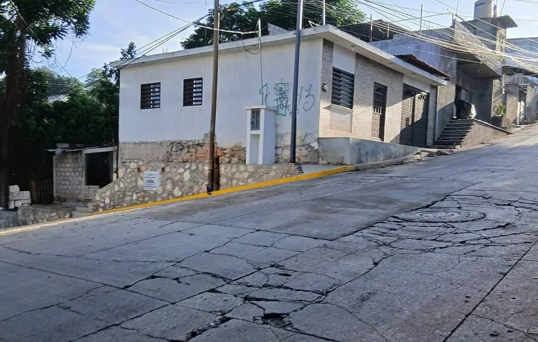 ¡Calles hechas pedazos!: baches aplastan con 83.1% como el peor dolor urbano en México