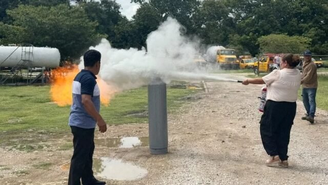 Capacitan a cocineras tradicionales de cinco municipios en manejo seguro de gas en Chiapas
