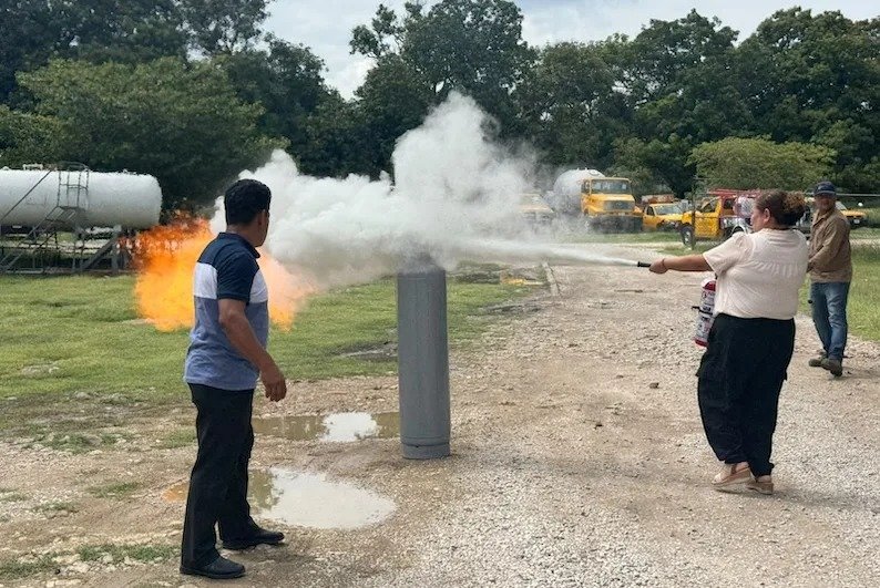 Capacitan a cocineras tradicionales de cinco municipios en manejo seguro de gas en Chiapas