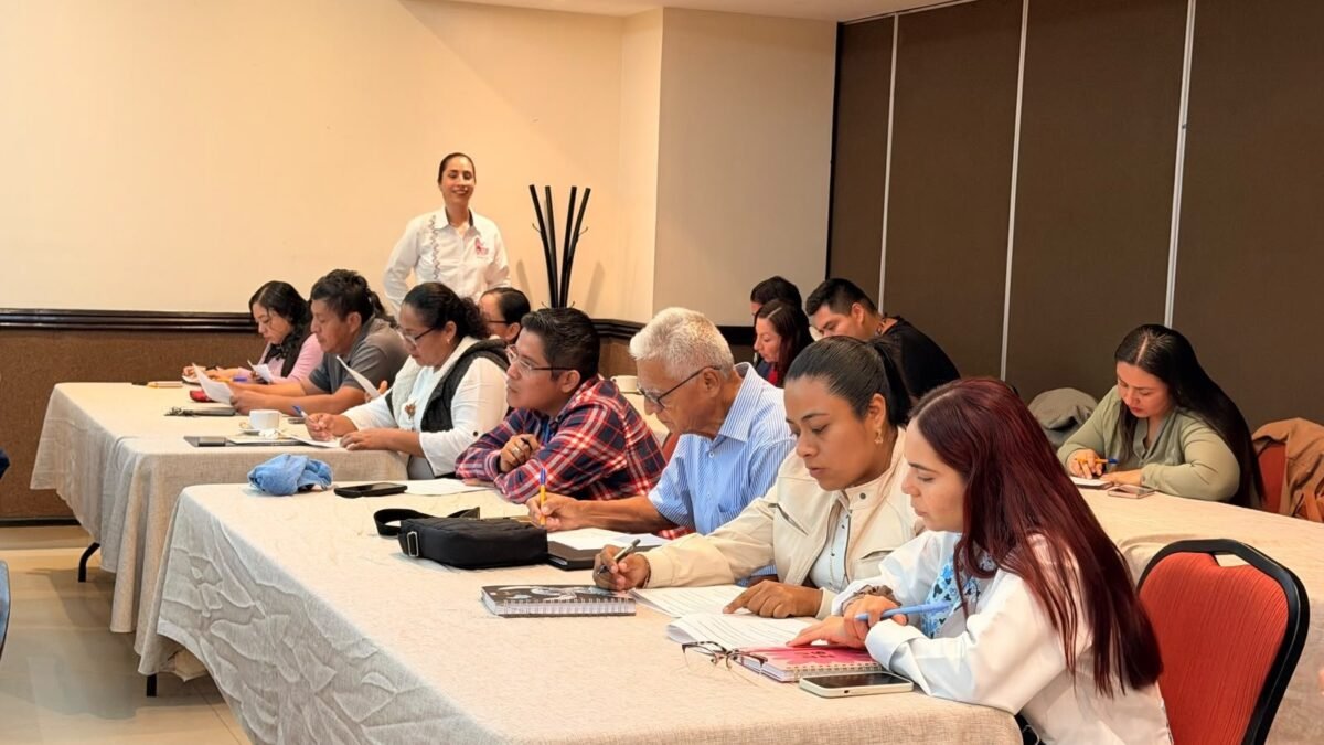 Capacitan a médicos y parteras para frenar muertes de madres y bebés en Chiapas