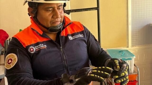 Capturan culebra ratonera dentro de vivienda en fraccionamiento de Tuxtla Gutiérrez
