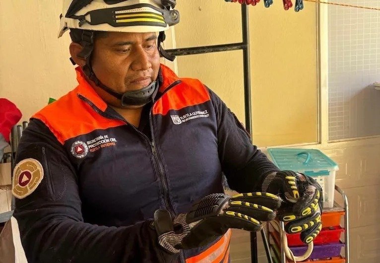Capturan culebra ratonera dentro de vivienda en fraccionamiento de Tuxtla Gutiérrez