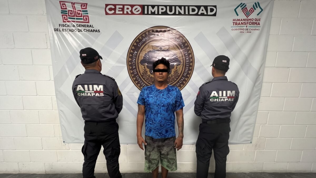 ¡Cayó el del cuchillo!: atrapan a Wilber N. por asaltar un Oxxo en Tuxtla