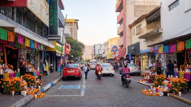 Centro de Tuxtla se viste de naranja y morado con venta de ofrendas por Día de Muertos