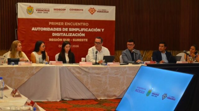Chiapas participa en encuentro regional de simplificación y digitalización en Veracruz