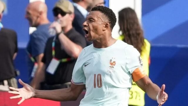 China rompe con Mbappé por burlarse de Mao: el francés pide perdón en tres idiomas