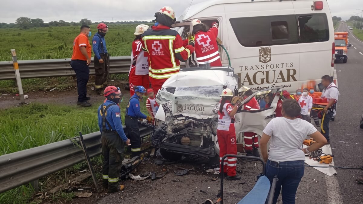 Choque en carretera Macuspana-Villahermosa deja nueve lesionados; habría pasajeros de Palenque