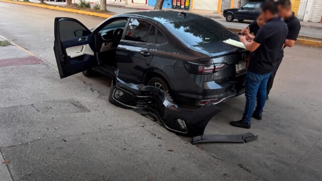 Choque en el barrio Tzocotumbak de Tuxtla Gutiérrez deja solo daños materiales